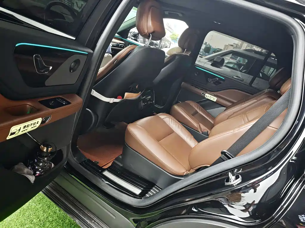 Aviator 3.0 T V6 4 WD Graceful