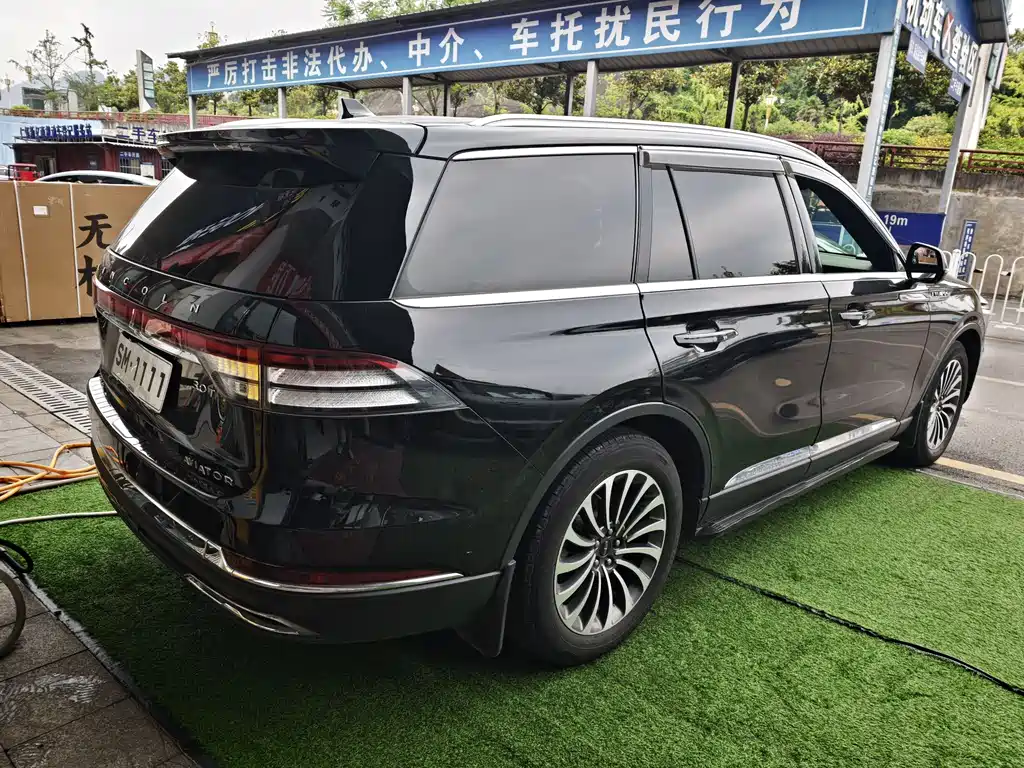 Aviator 3.0 T V6 4 WD Graceful