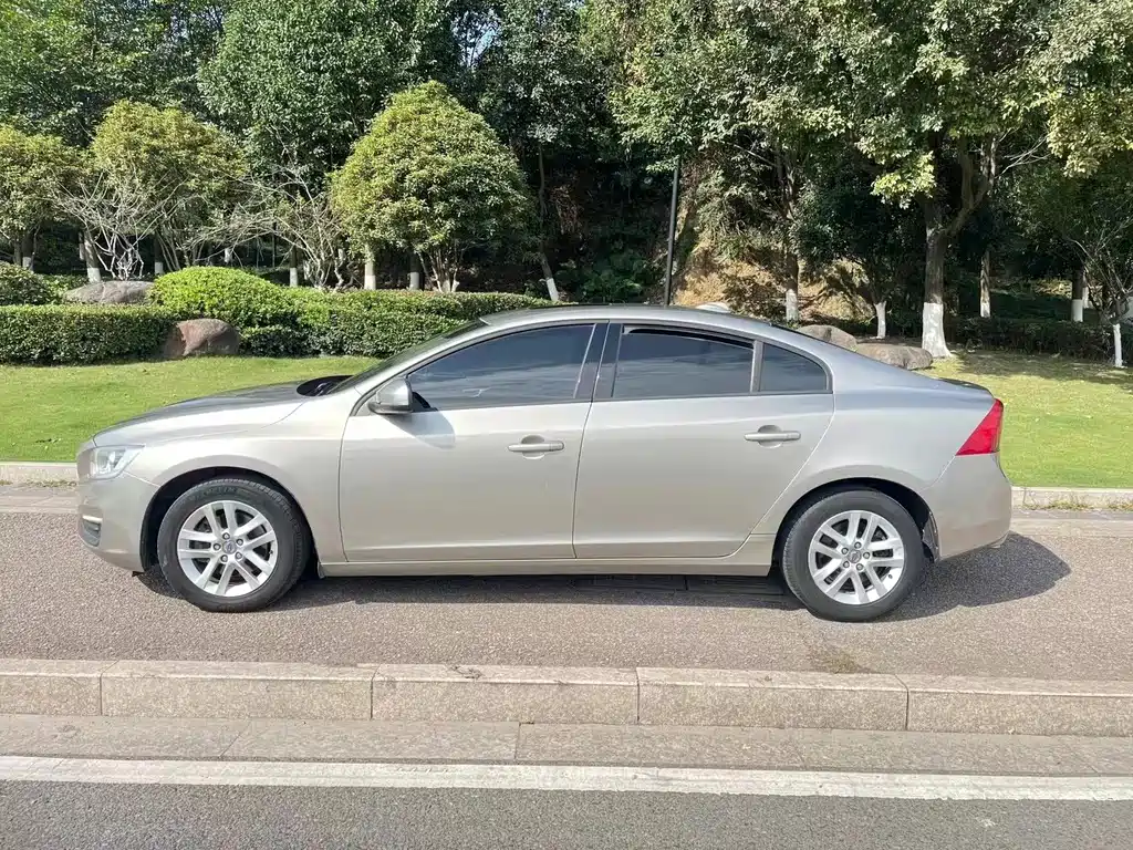 Volvo S60 S60 L 2.0 T Smart Vision
