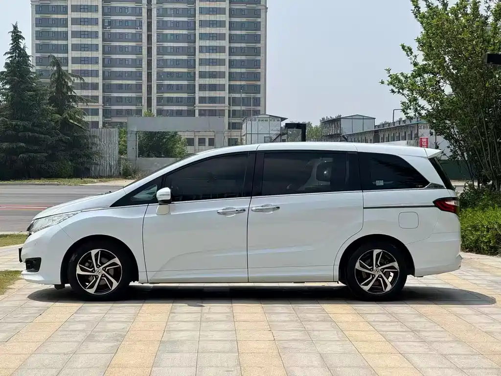 Odyssey 2.4 L Luxury