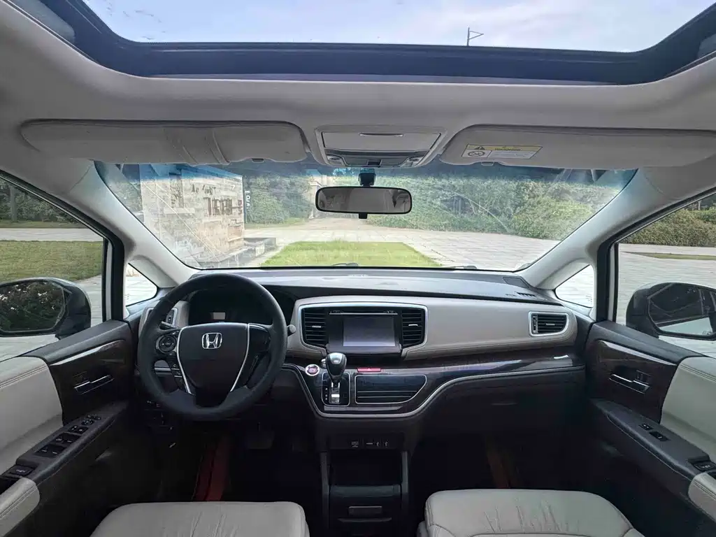 Odyssey 2.4 L Luxury