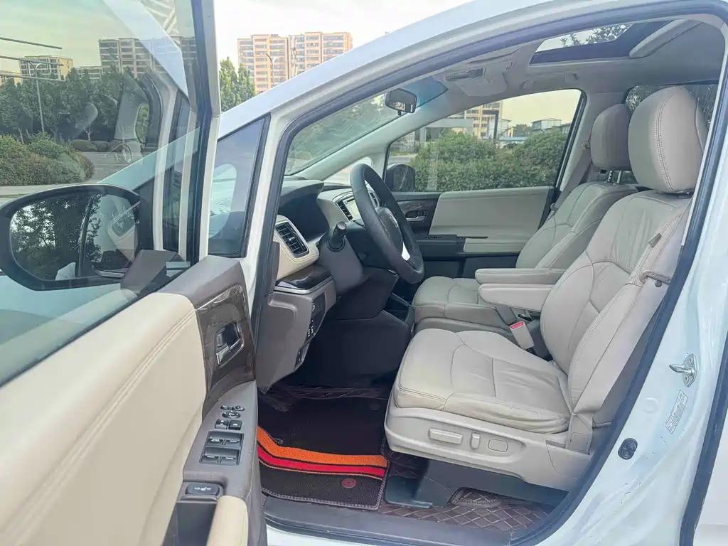 Odyssey 2.4 L Luxury