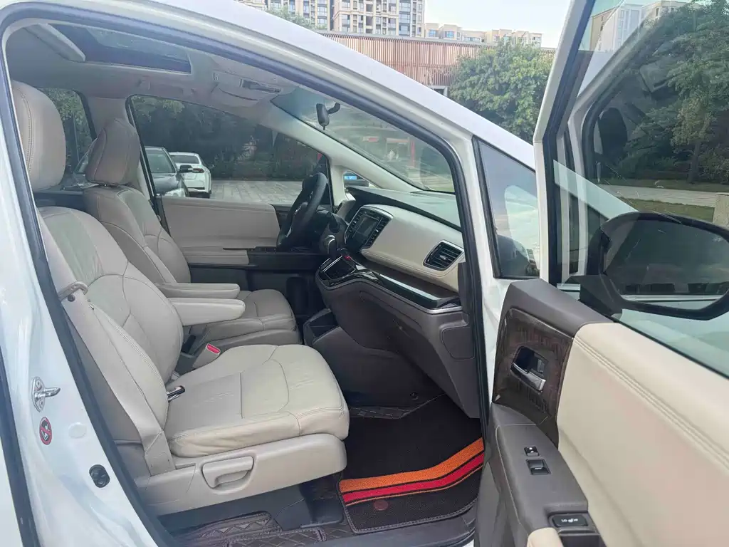Odyssey 2.4 L Luxury