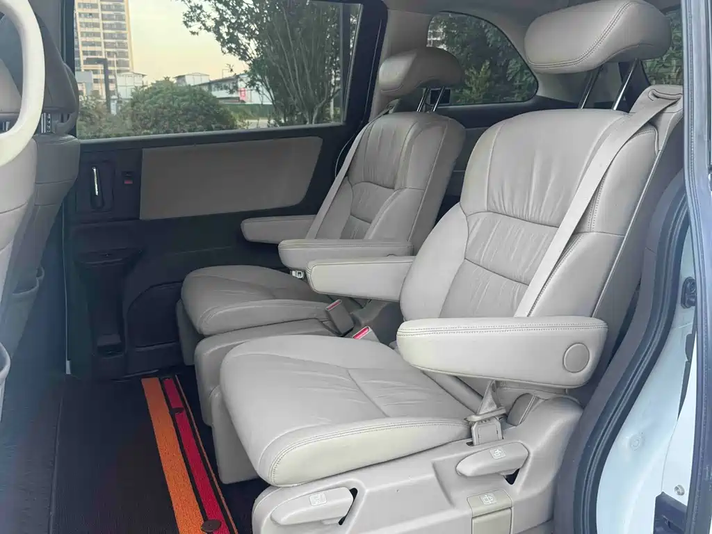 Odyssey 2.4 L Luxury