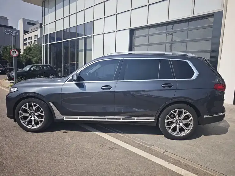 BMW X7 xDrive40 i Leading Luxury Package