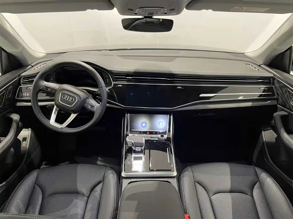 Audi Q8 55 TFSI Luxury Dynamic