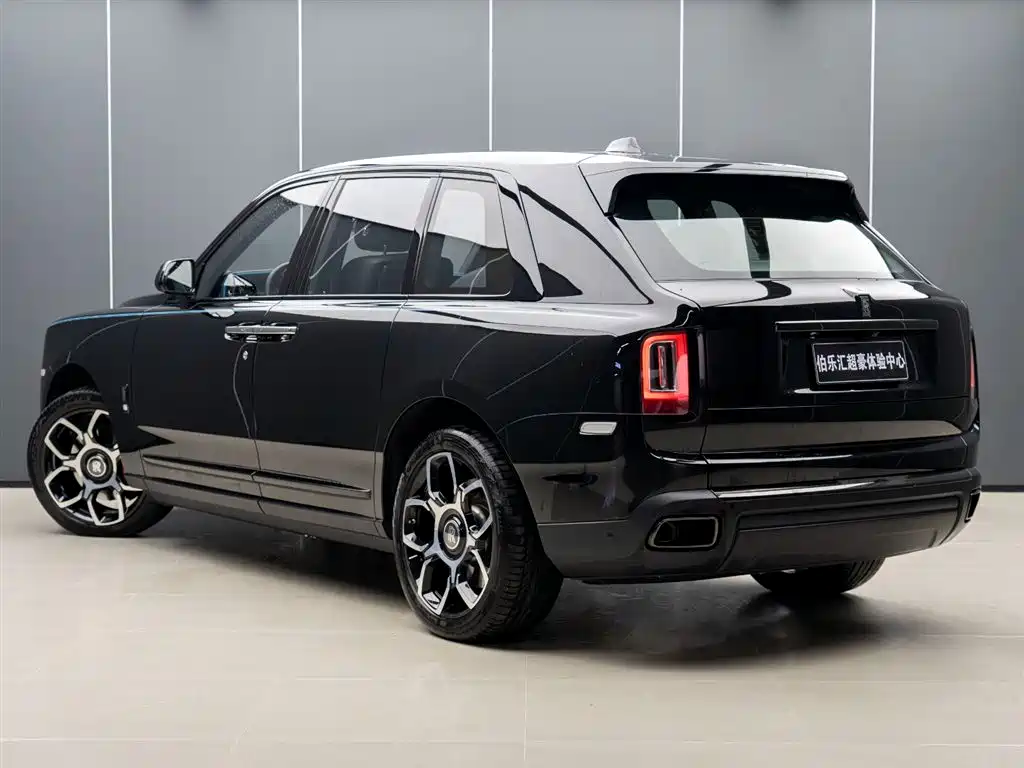 Cullinan Black Badge