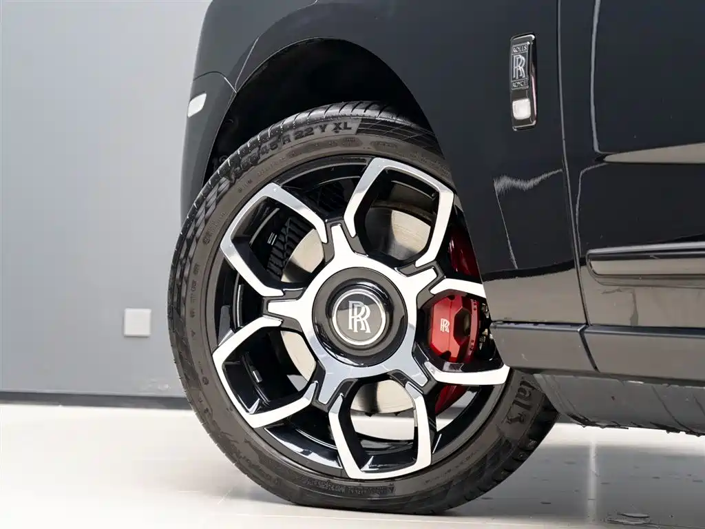 Cullinan Black Badge