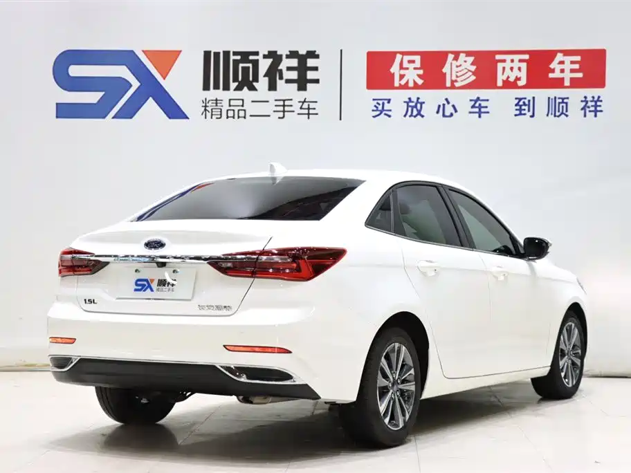 Escort 1.5 L Auto Diamond