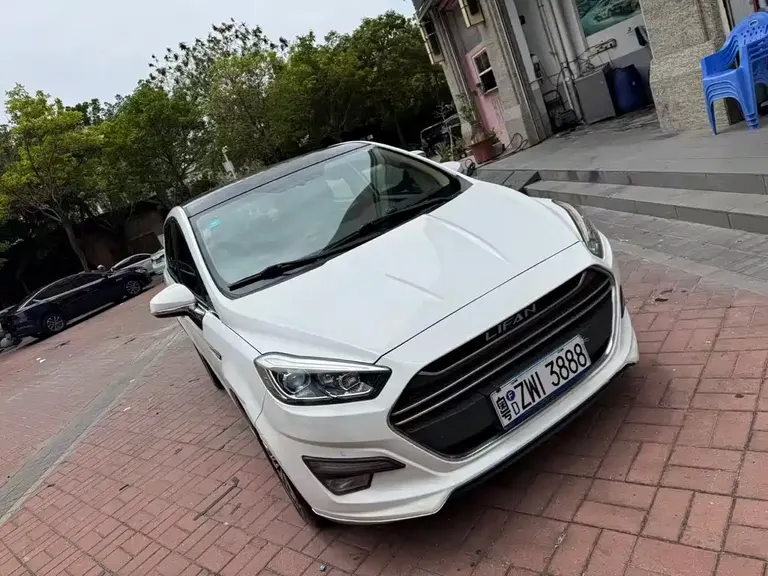 Lifan Xuanlang 2.0 L CVT Comfort