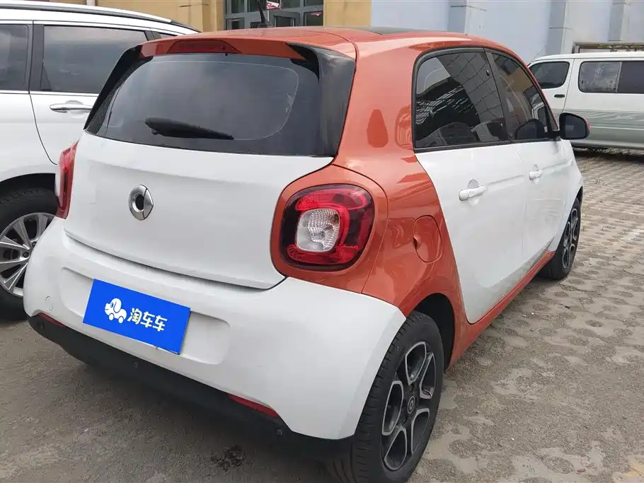 smart forfour 0.9 T 66 kW Pioneer