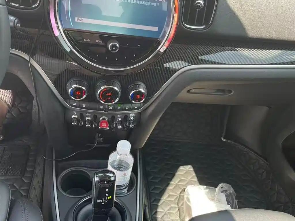 MINI COUNTRYMAN MINI COUNTRYMAN 2023款 1.5 T COOPER ALL4 鉴赏家