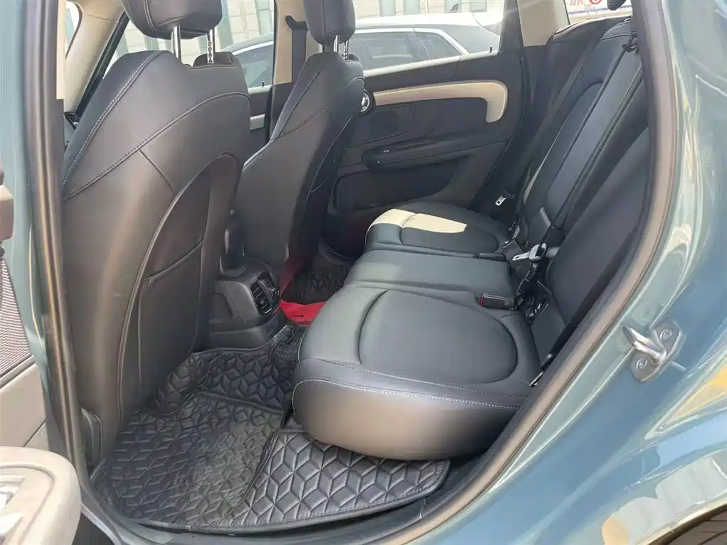 MINI COUNTRYMAN MINI COUNTRYMAN 2023款 1.5 T COOPER ALL4 鉴赏家