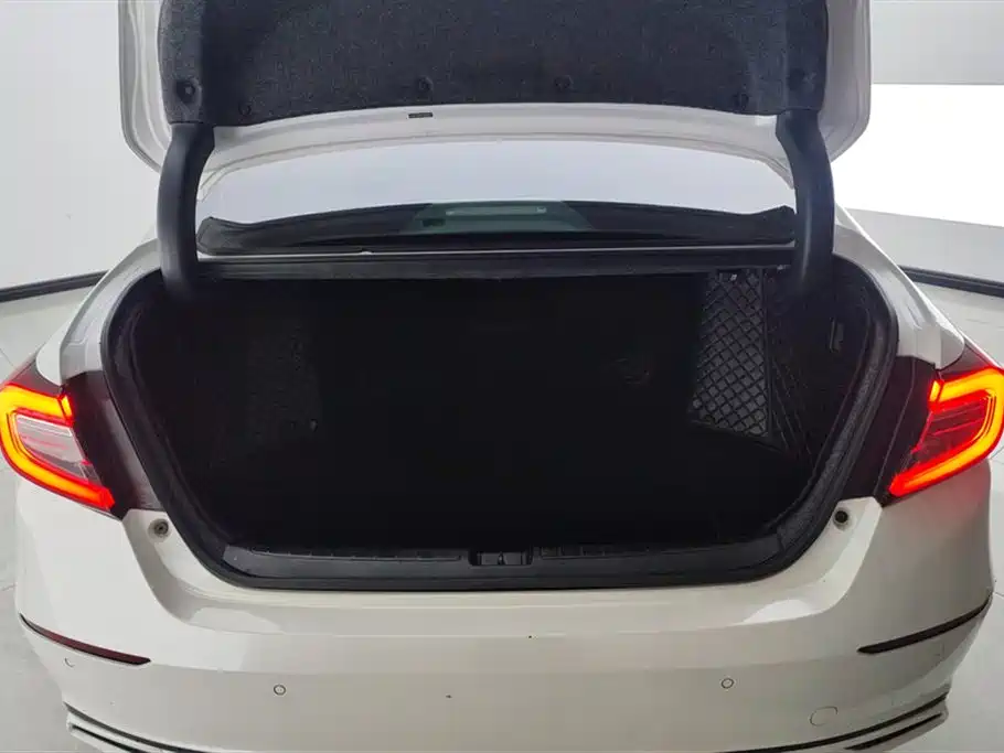Accord Sharp· Hybrid 2.0 L Sharp Leading