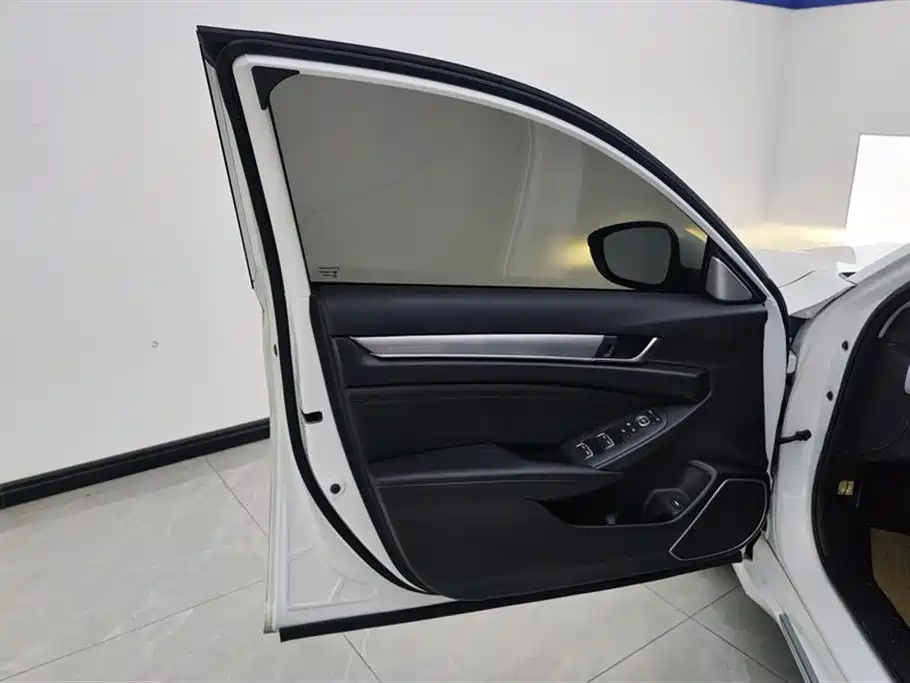 Accord Sharp· Hybrid 2.0 L Sharp Leading