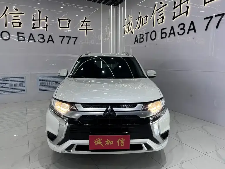 Mitsubishi Outlander 2.0 L 2 WD Smooth Travel 5-seat