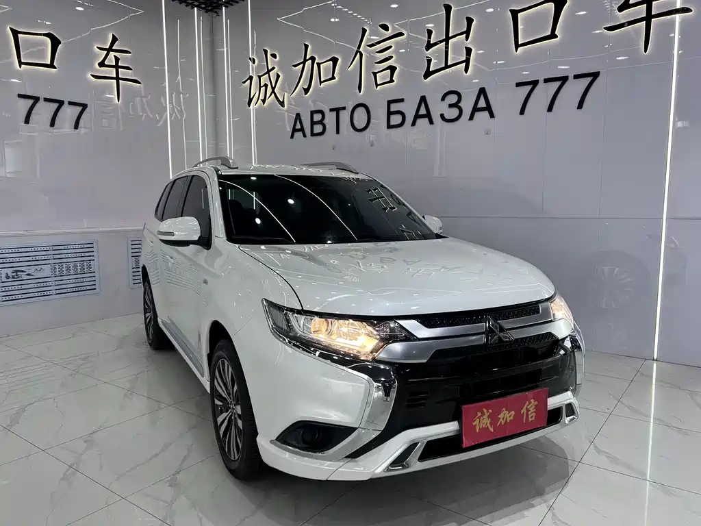 Outlander 2.0 L 2 WD Smooth Travel 5-seat
