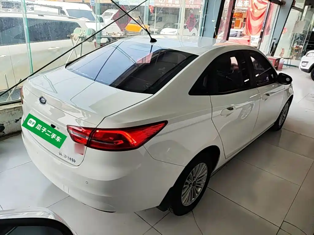 Escort 1.5 L Manual Comfort