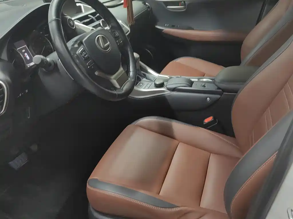 Lexus NX 200 t AWD Sharp Style