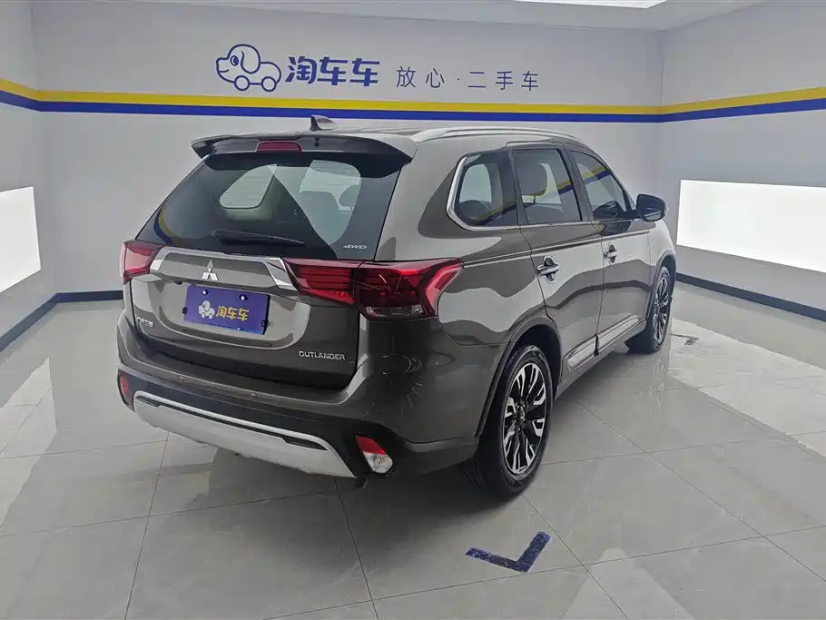Outlander 2.4 L 4 WD Enjoyment 5-seat CN-VI
