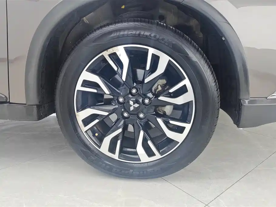Outlander 2.4 L 4 WD Enjoyment 5-seat CN-VI