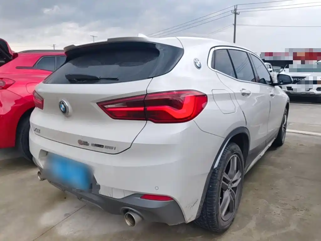 BMW X2 sDrive25 i Leading M Offroad Package