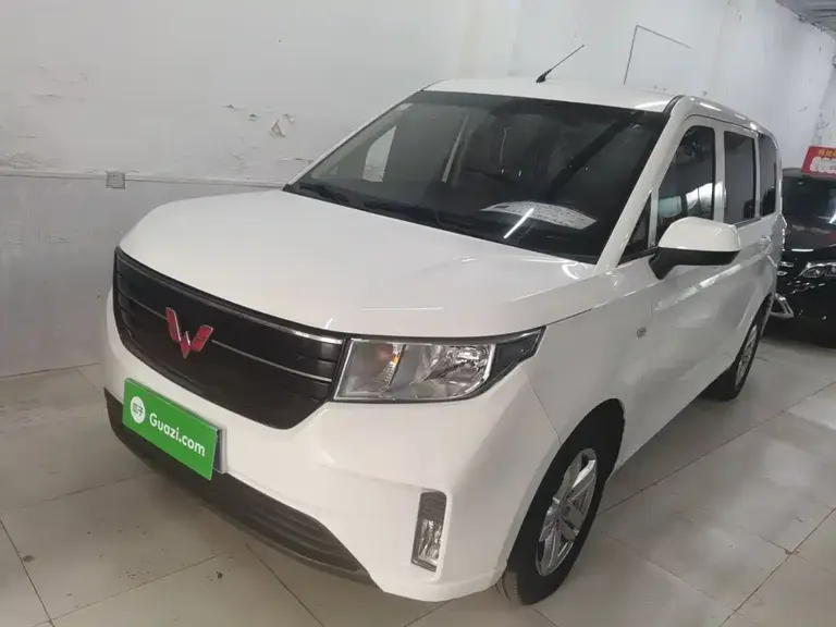 Wuling Hongguang PLUS 1.5 T Manual Comfort 7-seat