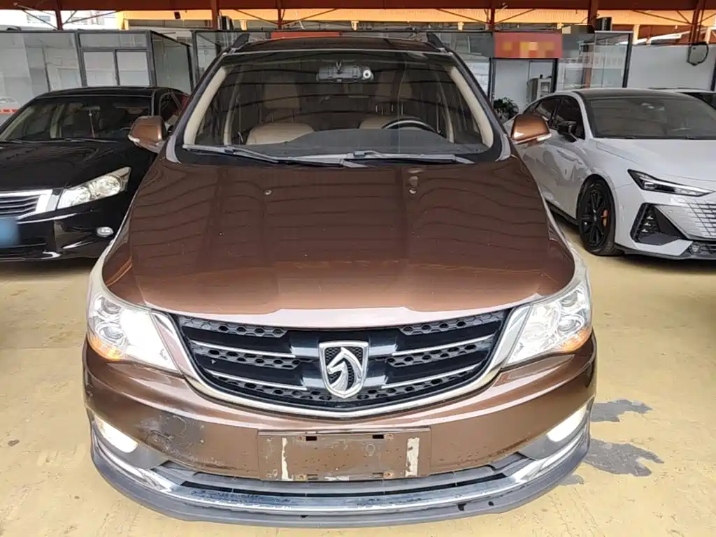 Baojun 730 1.5 L Manual Comfort 7-seat CN-V