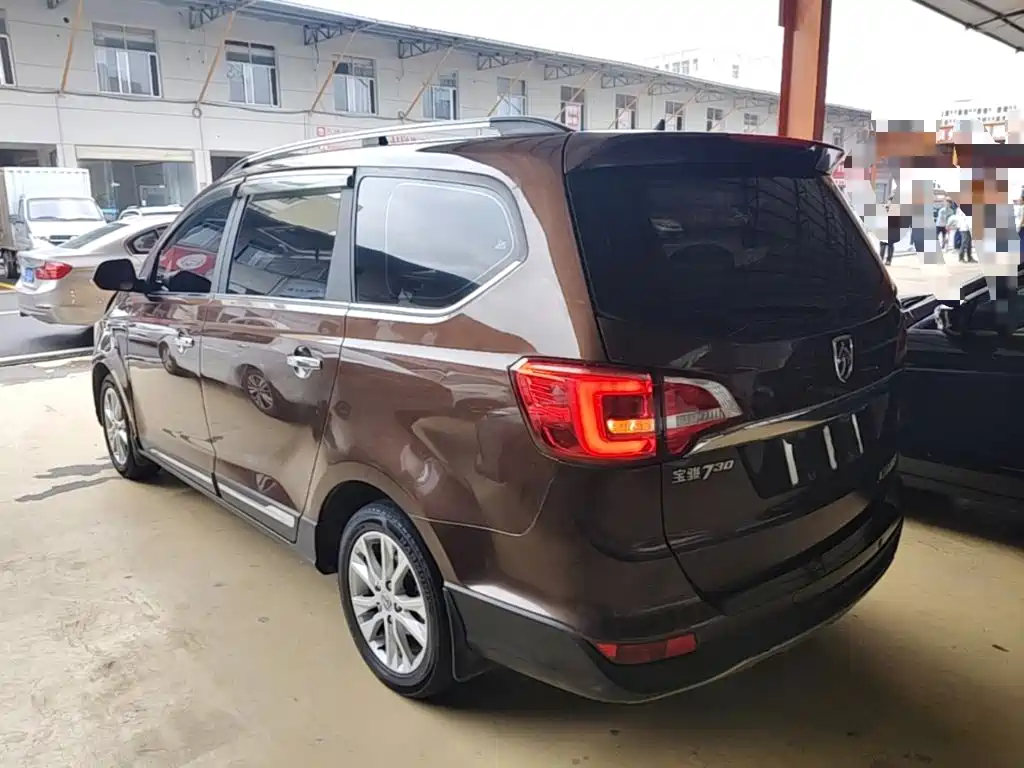 Baojun 730 1.5 L Manual Comfort 7-seat CN-V