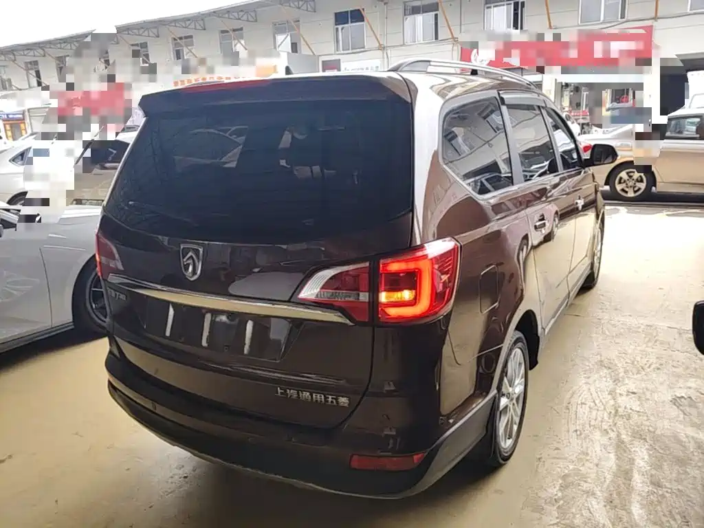 Baojun 730 1.5 L Manual Comfort 7-seat CN-V