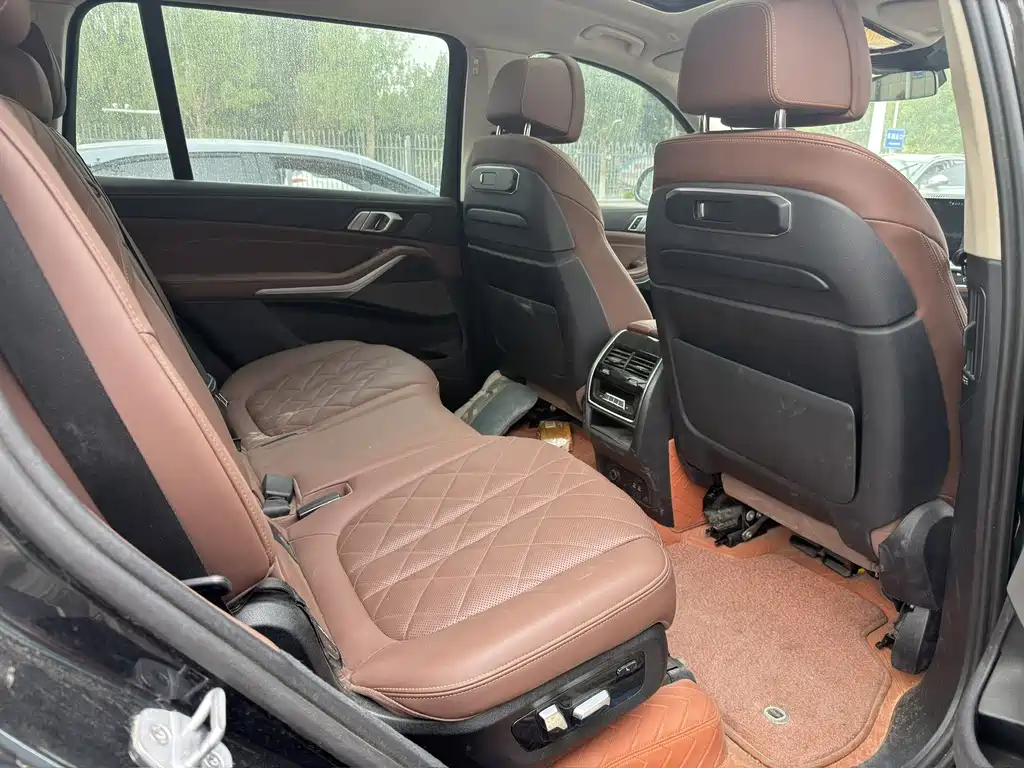 BMW X7 xDrive40 i Leading Luxury Package