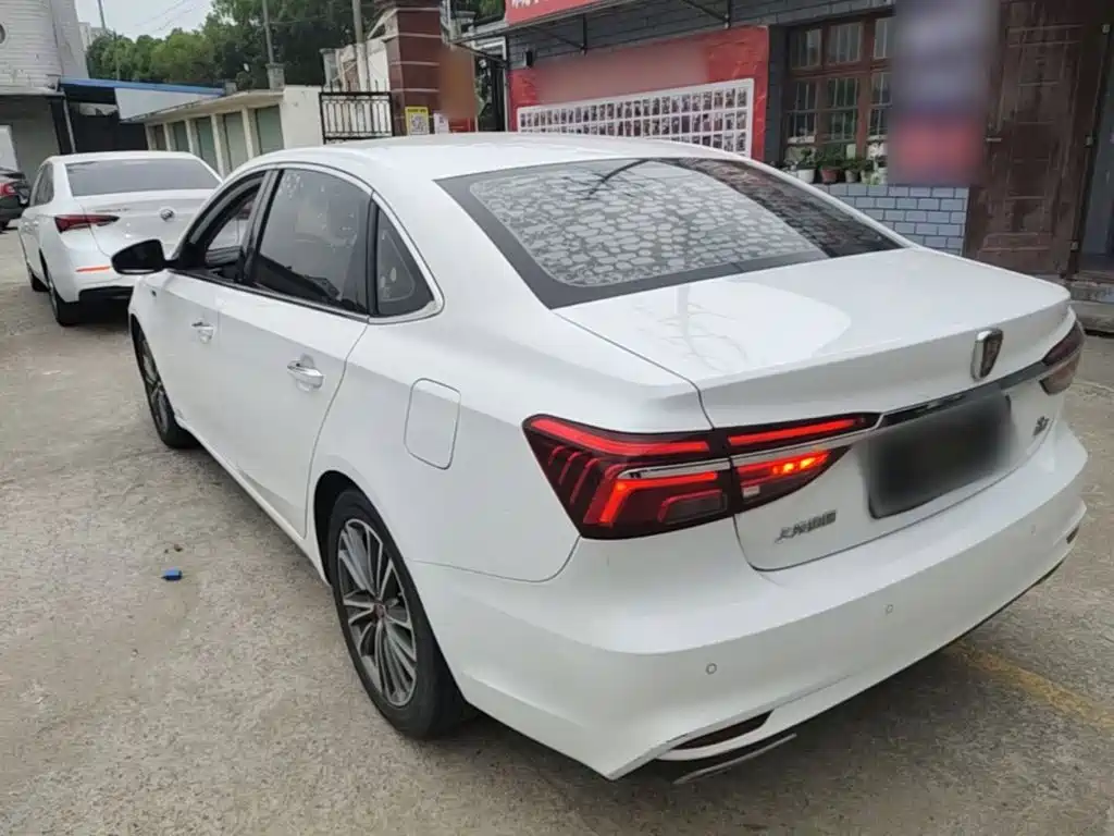 Roewe i6 Classic PLUS 1.6 L CVT 4 G Connected Glory Flagship