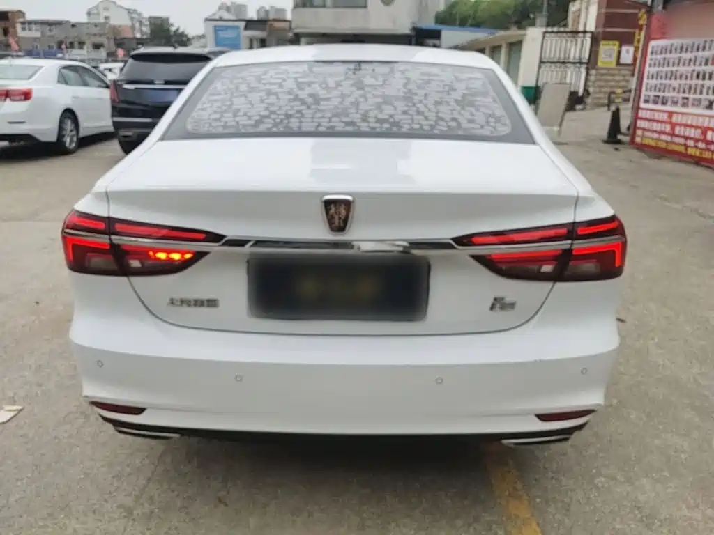 Roewe i6 Classic PLUS 1.6 L CVT 4 G Connected Glory Flagship