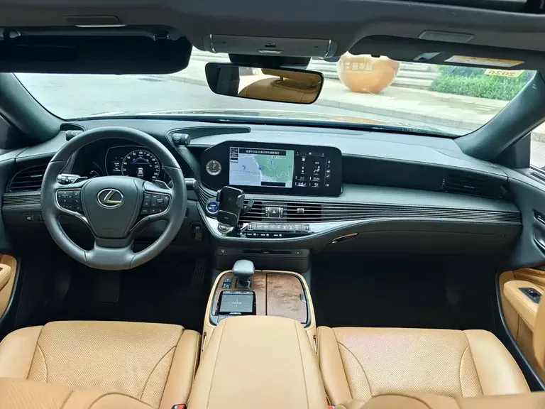 Lexus LS 500 h Outstanding