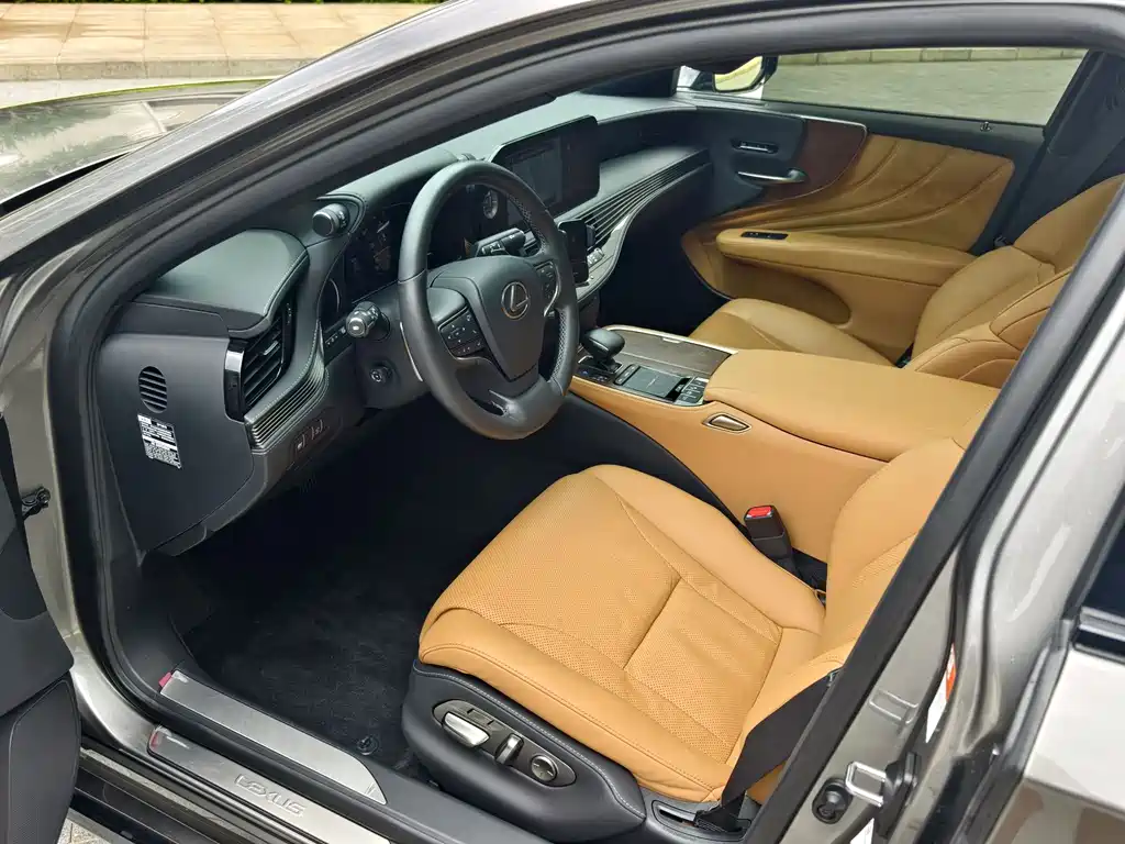 Lexus LS 500 h Outstanding