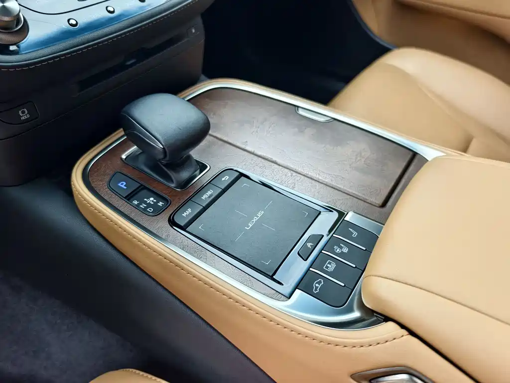 Lexus LS 500 h Outstanding