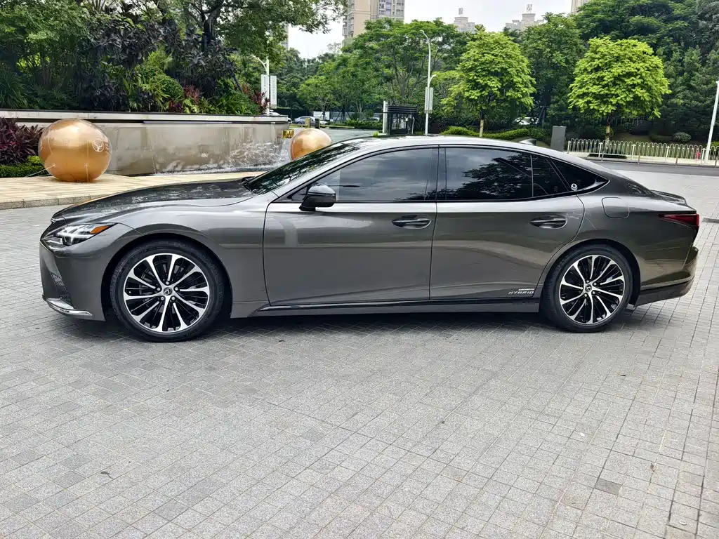 Lexus LS 500 h Outstanding