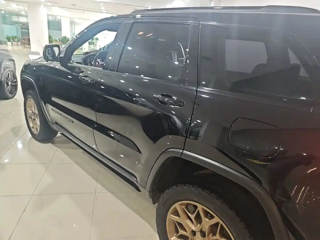 Grand Cherokee (Import) 3.0 L Elite Navigation