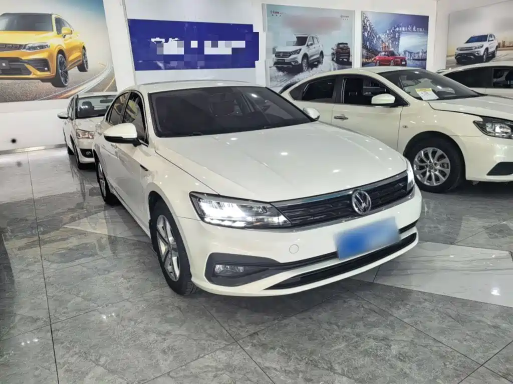 Lamando 230 TSI DSG Style CN-V