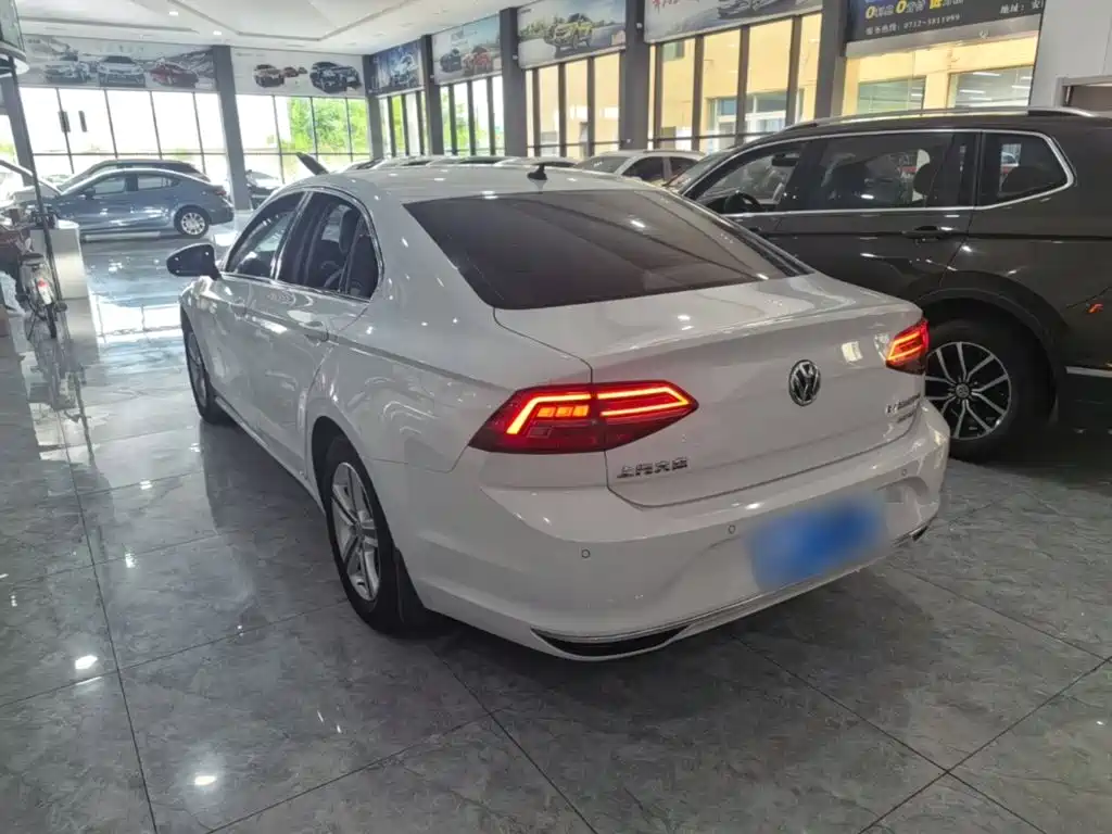 Lamando 230 TSI DSG Style CN-V