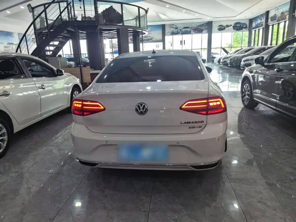 Lamando 230 TSI DSG Style CN-V