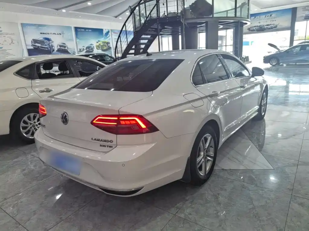 Lamando 230 TSI DSG Style CN-V