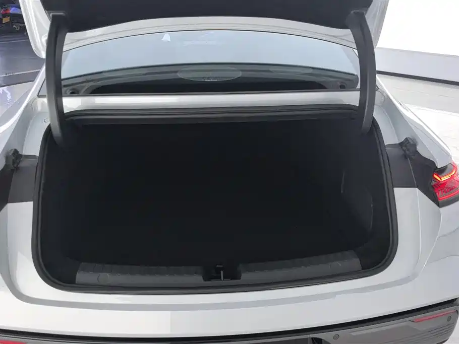 Galaxy Xingyao 8 130 km EM-i Premium