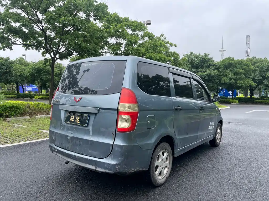 Wuling Hongguang 1.2 L Basic CN-IV