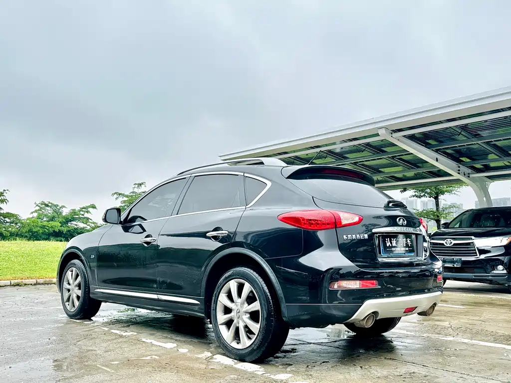 Infiniti QX50 2.5 L Joy
