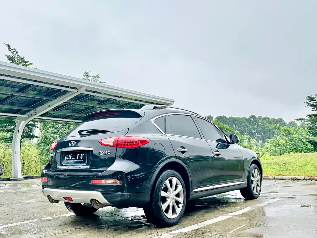 Infiniti QX50 2.5 L Joy