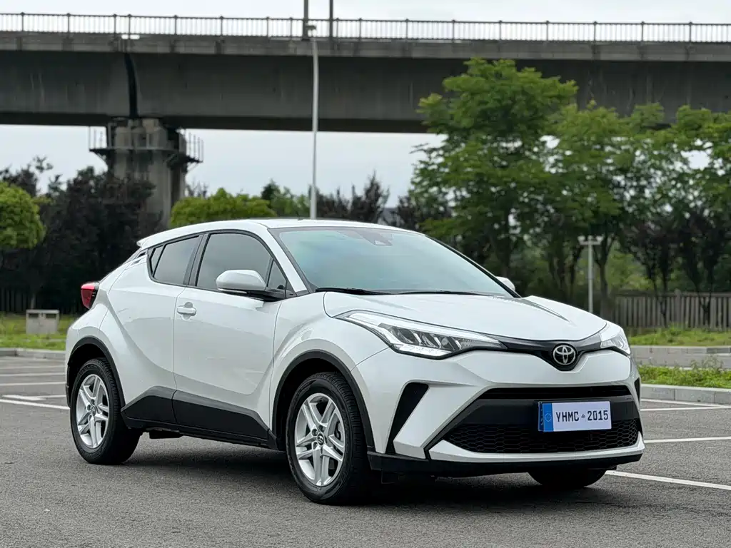 Toyota C-HR 2.0 L Leading