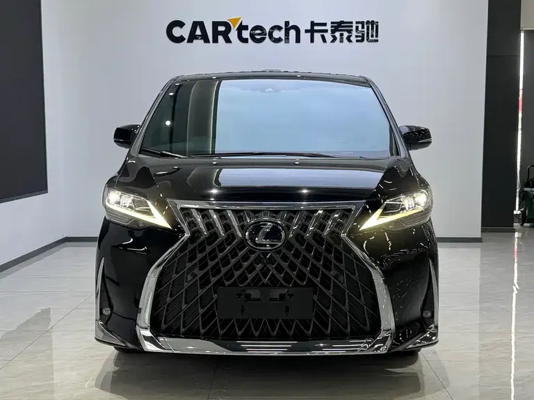 Lexus LM 300 h 4-seat Royal World