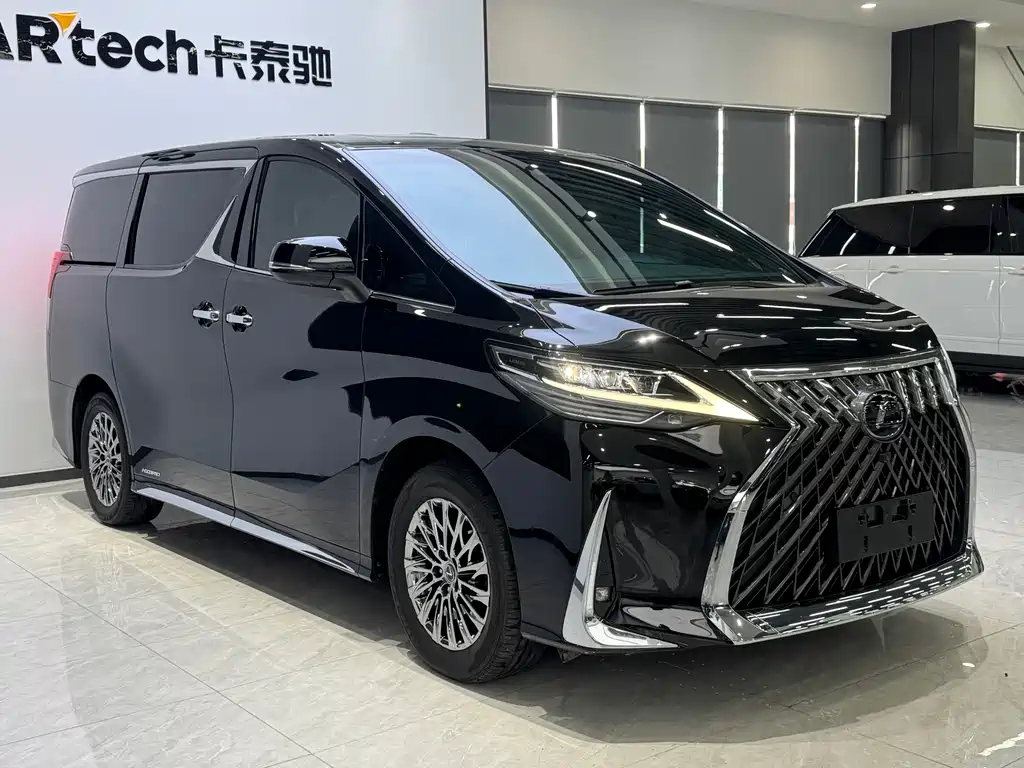 Lexus LM 300 h 4-seat Royal World
