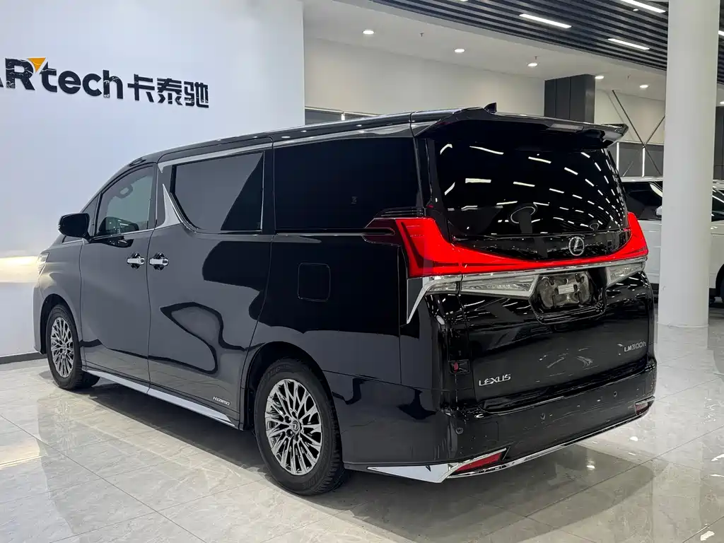 Lexus LM 300 h 4-seat Royal World